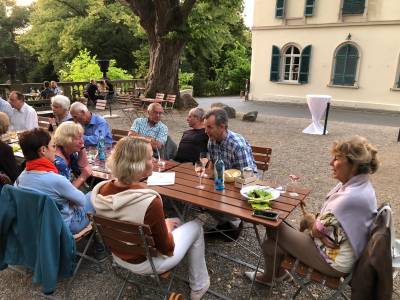 Interessante Gespr�che �ber politische Themen machten den Abend kurzweilig.