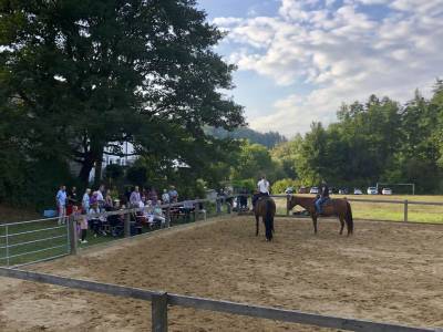 Unsere dritte B�rgertour f�hrte zum Reitplatz in Balkhausen.