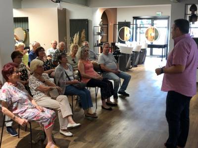 Noah Wild stellte das in zweiter Generation inhabergef�hrte Familienunternehmen vor. Es besch�ftigt knapp 100 Mitarbeiter im Innen- und Au�endienst.