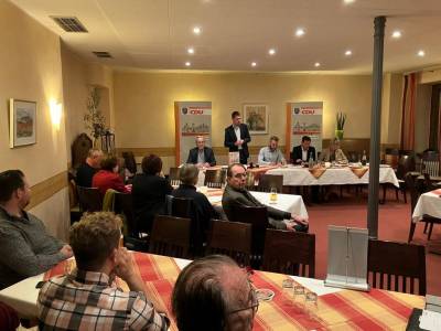 Als Fraktionsvorsitzender berichtete Max Panhans �ber die in der Gemeindevertretung behandelten Themen.