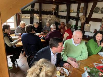 Das warme und kalte Buffet fand gro�en Zuspruch.