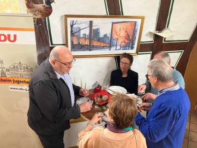 Auch der Erste Beigeordnete Dr. Thomas Fischbach war dabei.