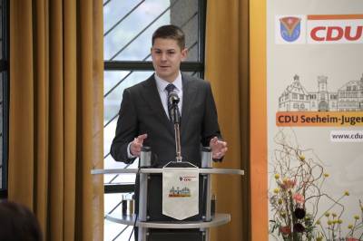 Dabei ging er auf die aktuelle Entwicklung vor Ort ein und wies auf die Bedeutung der Wahlen f�r den Landtag und die B�rgermeisterwahl im Herbst hin.