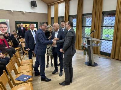 Rhein begr��t G. Milde und Lutz K�hler.