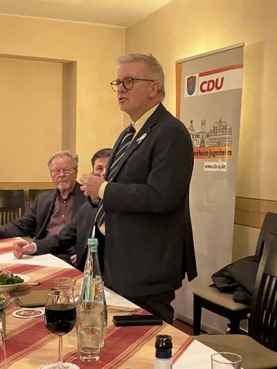 Auch thematisiert wurde die Problematik wie der Krieg zu Ende gehen k�nnte.