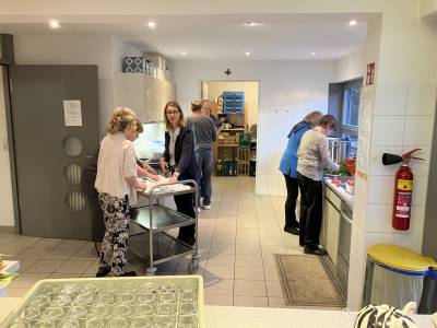 Viele flei�ige Helfer haben bei der Vorbereitung geholfen.