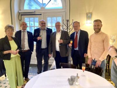 F�r das vielf�ltige kommunalpolitsiche Engagement bedankten sich Karin Neipp, Lutz K�hler, Dr. Thomas Fischbach, Herbert Raff und Max Schimmel.