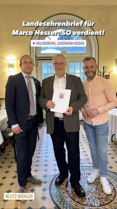 Marco Hesser erhielt fr sein vielfltiges ehrenamtliches Engagement den Landesehrenbrief, hier mit Lutz Khler (li) und Maximilian Schimmel (re).