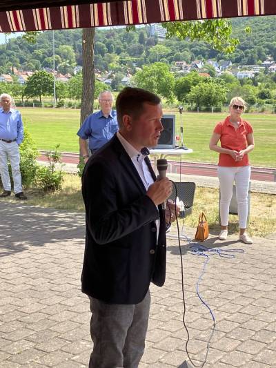 Dabei ging er auf ein paar lokale Topiks ein, u.a. den Baufortschritt beim Forum am Rathaus und dem Feuerwehrst�tzpunkt.