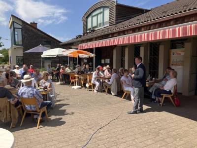 B�rgermeister Alexander Kreissl nutzte die Gelegenheit f�r ein kurzes Gru�wort.