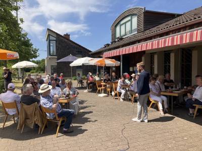 Maximilian Schimmel als Kandidat f�r den hessischen Landtag warb auch f�r den Hessentag in Pfungstadt.