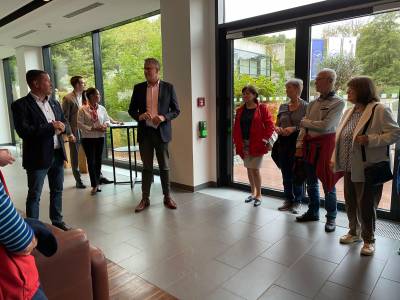 Die erste B�rgertour des Jahres f�hrte ins Lufthansa Conference Zentrum oberhalb Seeheims zu einer Besichtigung. Gesch�ftsf�hrer Dirk Schwarze nahm die Gruppe von 40 Personen in Empfang und gab einen �berblick �ber den Betrieb und das Angebot. 