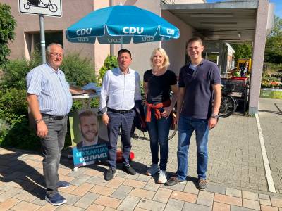 Der Infostand in Jugenheim mit Alexander Kreissl, Julia Sydow, Marco Hesser und Max Panhans bildete den Abschlu� der B�rgertouren.