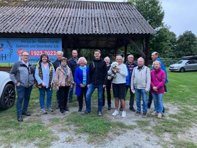Gruppenbild zum Abschluss des Besuchs bei den Hundefreunden Seeheim.