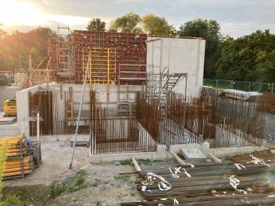 Ein Highlight der F�hrung war die Besichtigung der Baustelle f�r die vierte Reinigungsstufe, welche dem Wasser zum Beispiel Medikamentenreste und einige Reinigungsmittel entziehen kann. Rund 12 Millionen Euro sind f�r diese Ma�nahme vorgesehen, ein Pilotprojekt in Deutschland! 