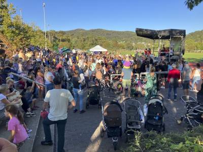 Nach 18 Uhr gab es zum Abschlu� Musik und Tanz. Es war ein wunderbarer Weltkindertag.