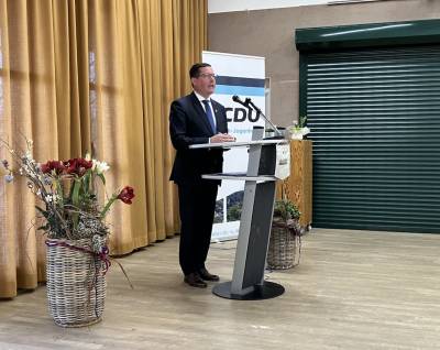 B�rgermeister Alexander Kreissl nutze die Gelegenheit, um sich bei allen Unterst�tzern der letzten Jahre f�r die Zusammenarbeit zu bedanken, bevor seine Amtszeit Ende April zu Ende geht. 