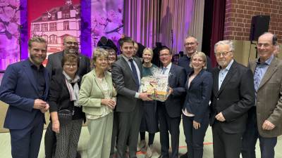 Zur Abordnung der CDU, die Kreissl dankten, geh�rt auch der Landtagsabgeordnete Max Schimmel (li.).