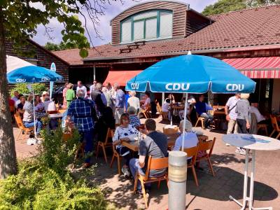 Im Anschluss wurde das Buffet er�ffnet.