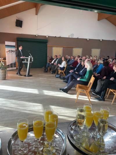 Unser Vorsitzender, Max Panhans er�ffnete den Empfang mit einer kurzen Neujahrsansprache. Er  ging auf kommunale Themen, wie auch den laufenden Bundestagswahlkampf ein.