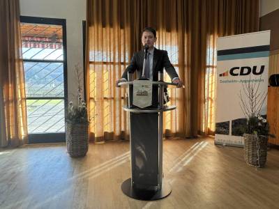 ?Deutschland brauchst zuk�nftig wieder eine tatkr�ftige Regierung, die f�r Sicherheit statt Streit und Kurs statt Chaos steht?, so unser Parteichef Max Panhans in seiner Rede.