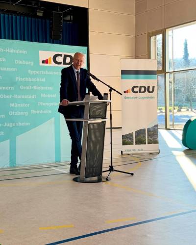 Als Ehrengast begr��te die CDU Seeheim-Jugenheim Armin Schwarz, Hessischer Minister f�r Kultus, Bildung und Chancen. In seiner Rede ging er auf aktuelle Bildungs- und gesellschaftspolitische Themen ein und hob die Bedeutung der Kommunen hervor.