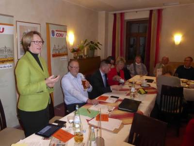 Sie ging weiter auf die ausgezeichnete Qualifiktion, das Engagement und die Empathie von Kreissl ein.