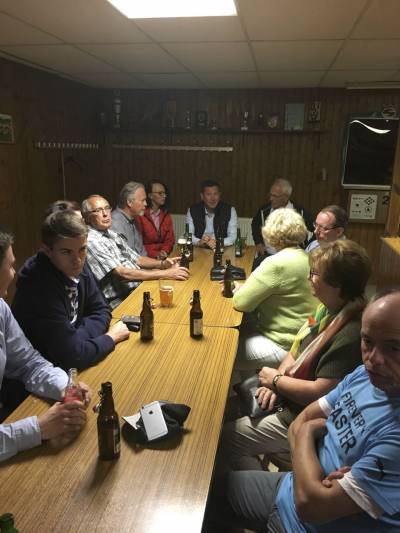 Zum Ausklang gings in die (nicht mehr genutzte) Kegelbahn im B�rgerhaus zu einem Umtrunk. Zuvor war die Stabilisierung des Anbaus besichtigt worden.