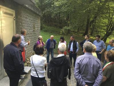 Die 20 Besucher informierten sich zum Abschlu� �ber Fragen der Sicherheit und Redundanz der Wasserversorgung.