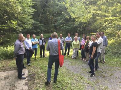 Dabei wurde deutlich, dass durch Zusammenlegung der Kommunen zuvor eigenst�ndige Wasserversorgungen der Gemeinde verbunden werden mussten.