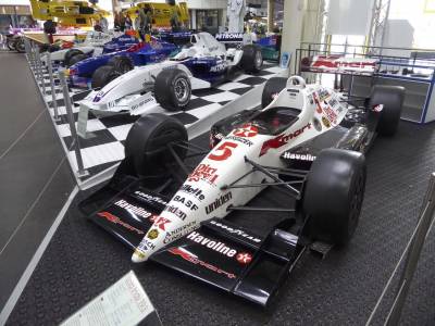 Rennfahrzeuge wie Formel 1 und Indycars d�rfen nicht fehlen.