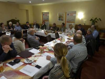 Sebastian Sehlbach, CDU-Kreisgesch�ftsf�hrer, leitete routiniert die Versammlung mit den vielen Wahlg�ngen.