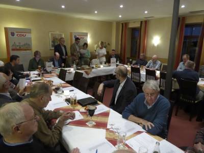 Zu Beginn wurden langj�hrige Mitglieder geehrt.