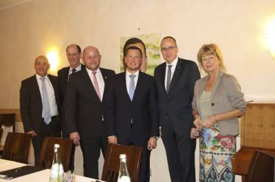 V.l.n.r.: Gottfried Milde, J�rgen Neipp, Marcur Kretschmann, Alexander Kreissl, Peter Beuth und Karin Neipp freuten sich �ber einen gelungenen Themenabend.