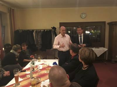 Der CDU-Kreisvorsitzende Gottfried Milde lobt den engagierten Wahlkampf von Alexander Kreissl und der CDU Seeheim-Jugenheim.