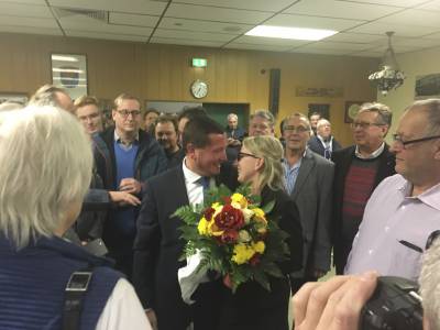 Die Freude �ber den Wahlsieg ist gro� bei Alexander Kreissl und Frau Stefanie.