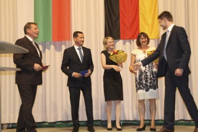 Er hob die Verdienste von Olaf K�hn hervor und dankte ihm f�r die immer gute Zusammenarbeit. Alexander Kreissl w�nschte er alles Gute im neuen Amt mit der Zusage der CDU-Fraktion zur engen Zusammenarbeit. 