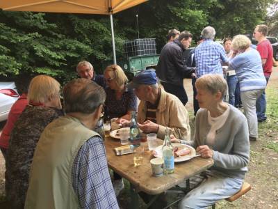 Das reichliche Angebot fand regen Zuspruch.