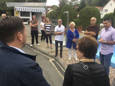 Diskutiert wurde die M�glichkeit einer F�rderung durch das Landesprogramm Schwimmb�der.