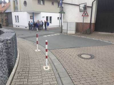 Ostsvorsteher Christoph Massoth wies auf die Problemstellen und bisherigen Ma�nahmen am Kindergarten hin.