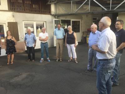 Christoph Massoth begr��te zusammen mit seinem Sohn Daniel die Besucher.