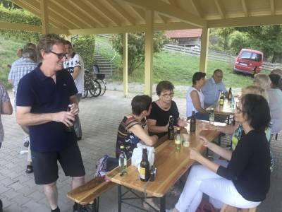 Beim gem�htlichen Ausklang im Hof wurden noch viele interessante Gespr�che gef�hrt.