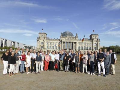 Auf dem R�ckweg zum Reichstag und Brandenburger Tor ergab sich dieses sch�ne Gruppenfoto.