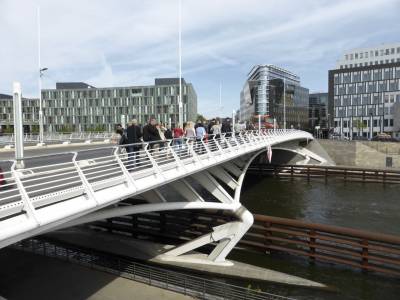 Zur Mittagspause ging es �ber die Spree ins Haus der Bundespressekonferenz.