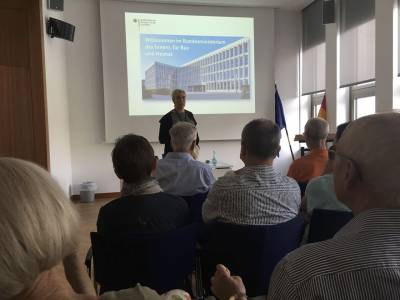 Das umfangreiche Aufgabenfeld des Ministeriums und die Sicherheitsstruktur Deutschlands wurde uns detailliert erl�utert.