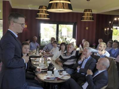 Abschaffung des SOLI, Senkung der Unternehmenssteuern (auch f�r Personengesellschaften) sind seine Forderungen.
Ein weiteres Thema war die Altersvorsorge, wo die Diskussion um das Rentenniveau zu kurz greift.