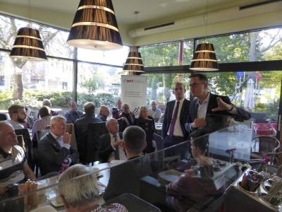 Linnemann verdeutlichte am Beispiel der Digitalisierung, die immer schneller werdende technische Entwicklung, von der sich viele abgeh�ngt f�hlen.