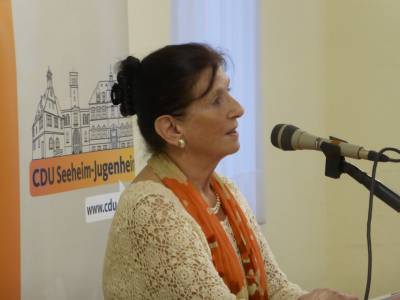 Angelika Froede bedankte sich f�r die Ehrung in diesem gelungenen Rahmen.