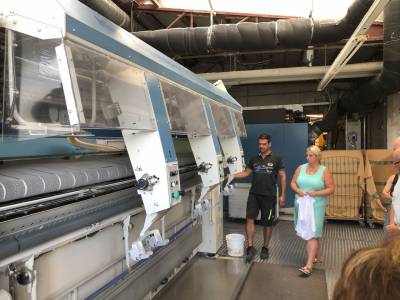 Die W�cherei Weicker ist die letzte von urspr�nglich 14 W�schereien in Malchen und behauptet sich mit Innovation, wie Chips in der Hotelw�sche in einem hart umk�pften Markt.