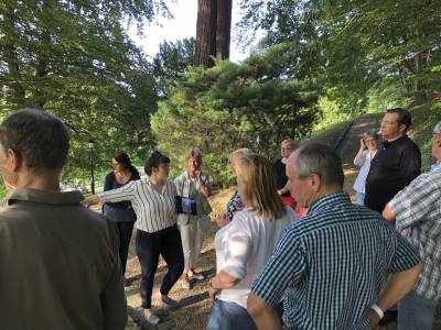 Sie gab dabei einen hoch interessanten �berblick zur Entstehung des Parks und des sch�nen Jugendstilgeb�udes. 